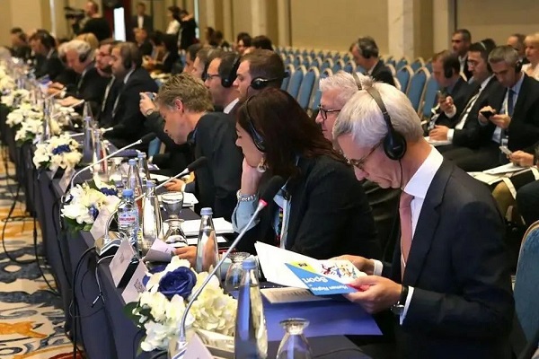Introduction à la composition et aux perspectives de développement des systèmes de conférence numérique