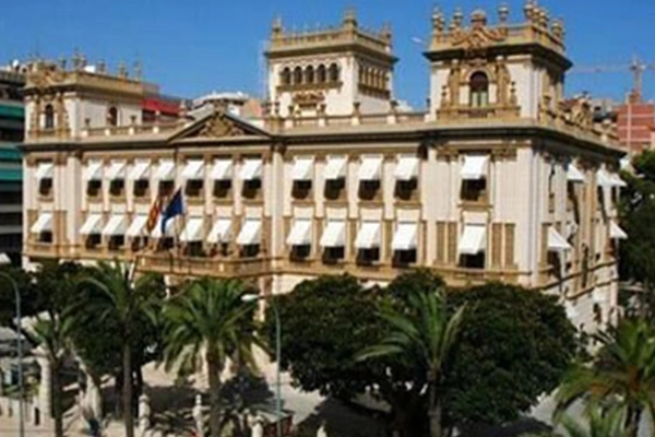 Système de conférence Gonsin installé dans le hall plénier de la ville d'Alicante en Espagne