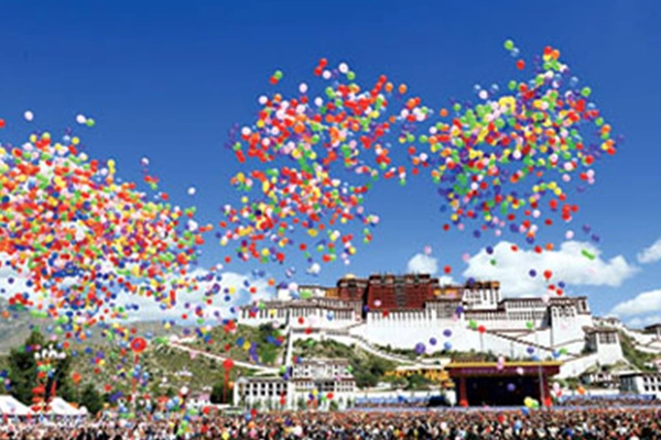 Gonsin aide la délégation centrale à visiter Changdou Tibetc