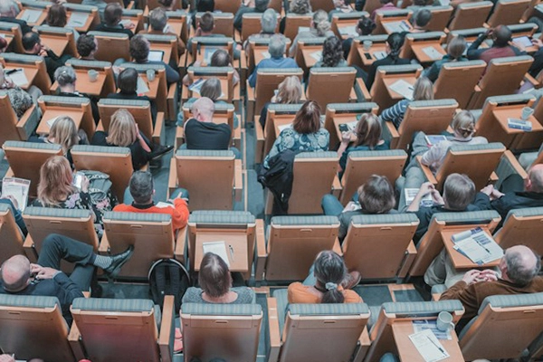 L'avenir de la collaboration: Adopter des systèmes de réunion sans papier en milieu de travail
